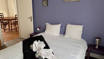 Silitysrauta/-lauta, Wi-Fi, vuodevaatteet