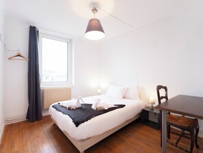 1 chambre, fer et planche à repasser, Wi-Fi, draps fournis