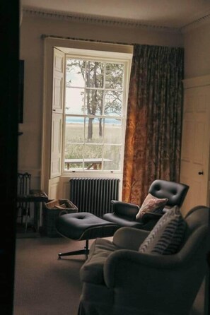 Smart TV, books - West Muircambus Farmhouse (Kilconquhar)