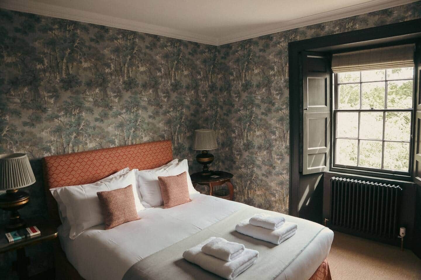 5 bedrooms, free WiFi, bed sheets