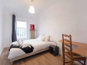 Iron/ironing board, WiFi, bed sheets - Hôtel des Cousines – Emma Apartment (Nancy)