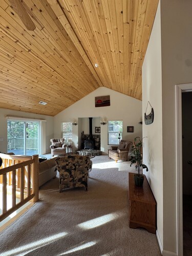 Modern-Rustic Cabin in Cold Springs . A Perfect Getaway