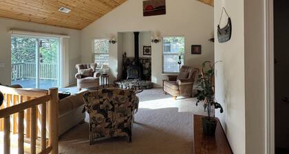 Modern-Rustic Cabin in Cold Springs . A Perfect Getaway