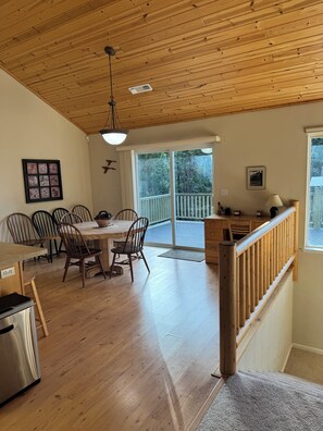 Interior - Modern-Rustic Cabin in Cold Springs . A Perfect Getaway (Cold Springs)