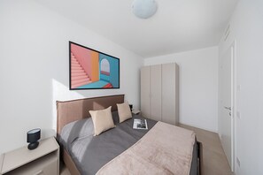 3 bedrooms, iron/ironing board, travel crib, free WiFi