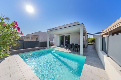 Villa Prestige 15 with pool