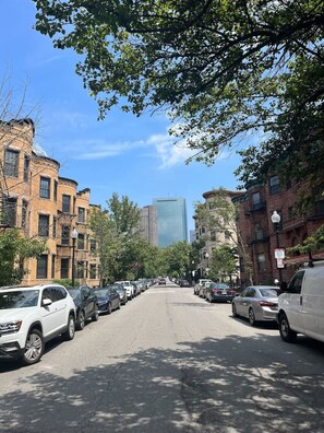 Parking - Retro Studio on Quiet Street (Boston)