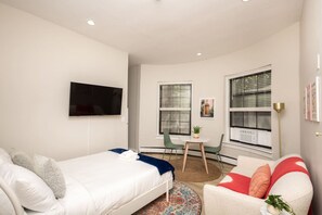Iron/ironing board, WiFi, bed sheets - Cozy Studio near Prudential Ctr (Boston)