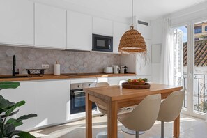 Fridge, microwave, oven, stovetop - Casa Mata Belén - Casco antiguo de Estepona (Estepona)