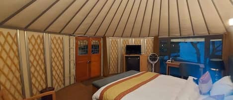 Habitación doble Deluxe, vista a la montaña | Insonorización, tabla de planchar con plancha y wifi gratis