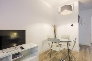 Standard Apartment | Dining - Dobo Madrid Ventas (Madrid)