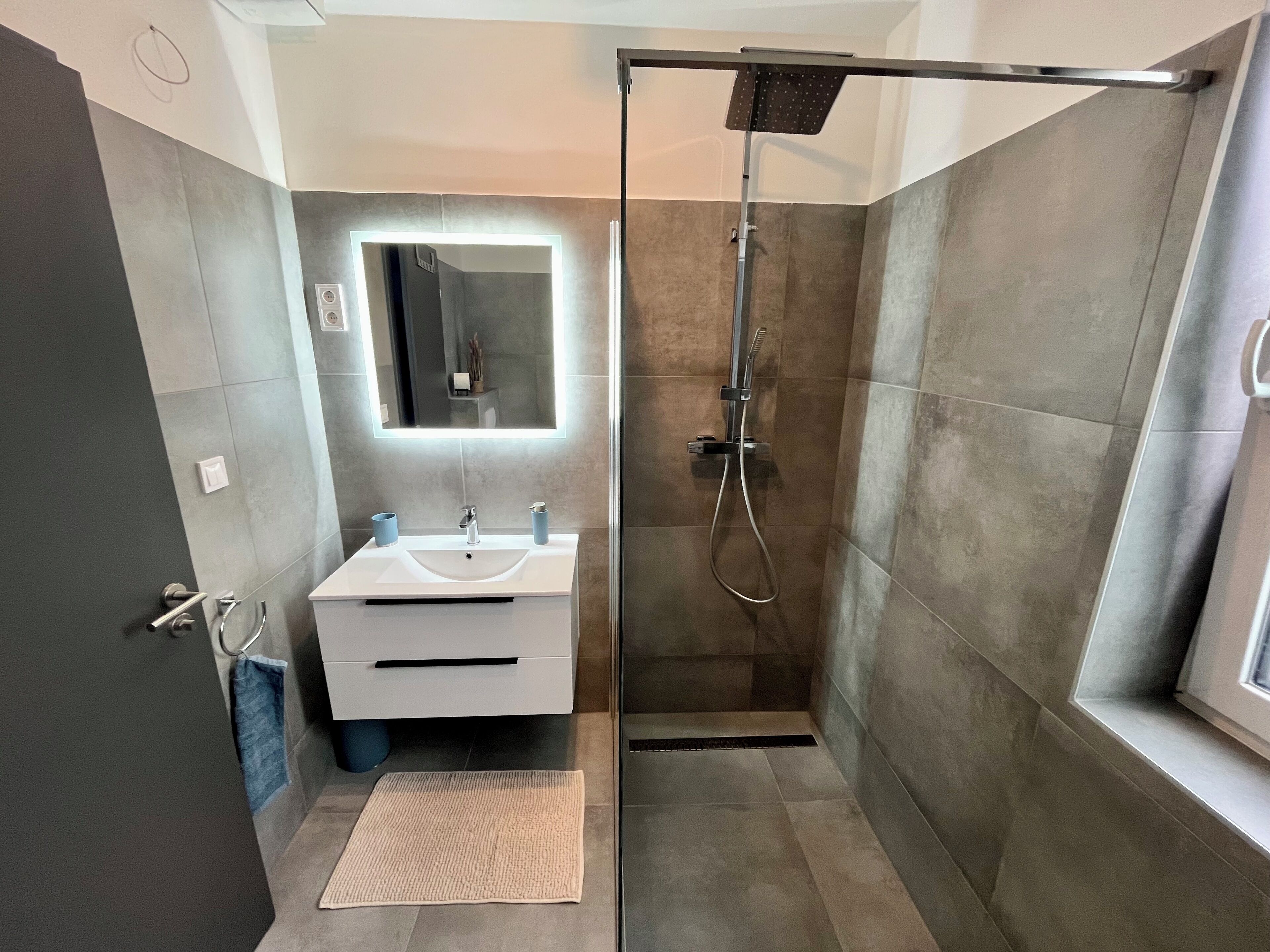 Shower, hair dryer, towels, toilet paper