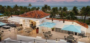 Outdoor dining - Fabulous Hotel Across from South Beach - Marriott Vacation Club, South Beach (Miami Beach)