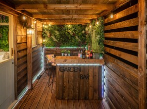 Cabin (Hillside View Shepherds Hut) | Soundproofing, WiFi, bed sheets - Ockeridge Rural Retreats (Worcester)