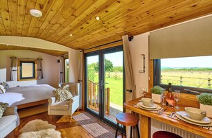 Cabaña (Abberley Shepherds Hut) | Sistema de insonorización, wifi, ropa de cama