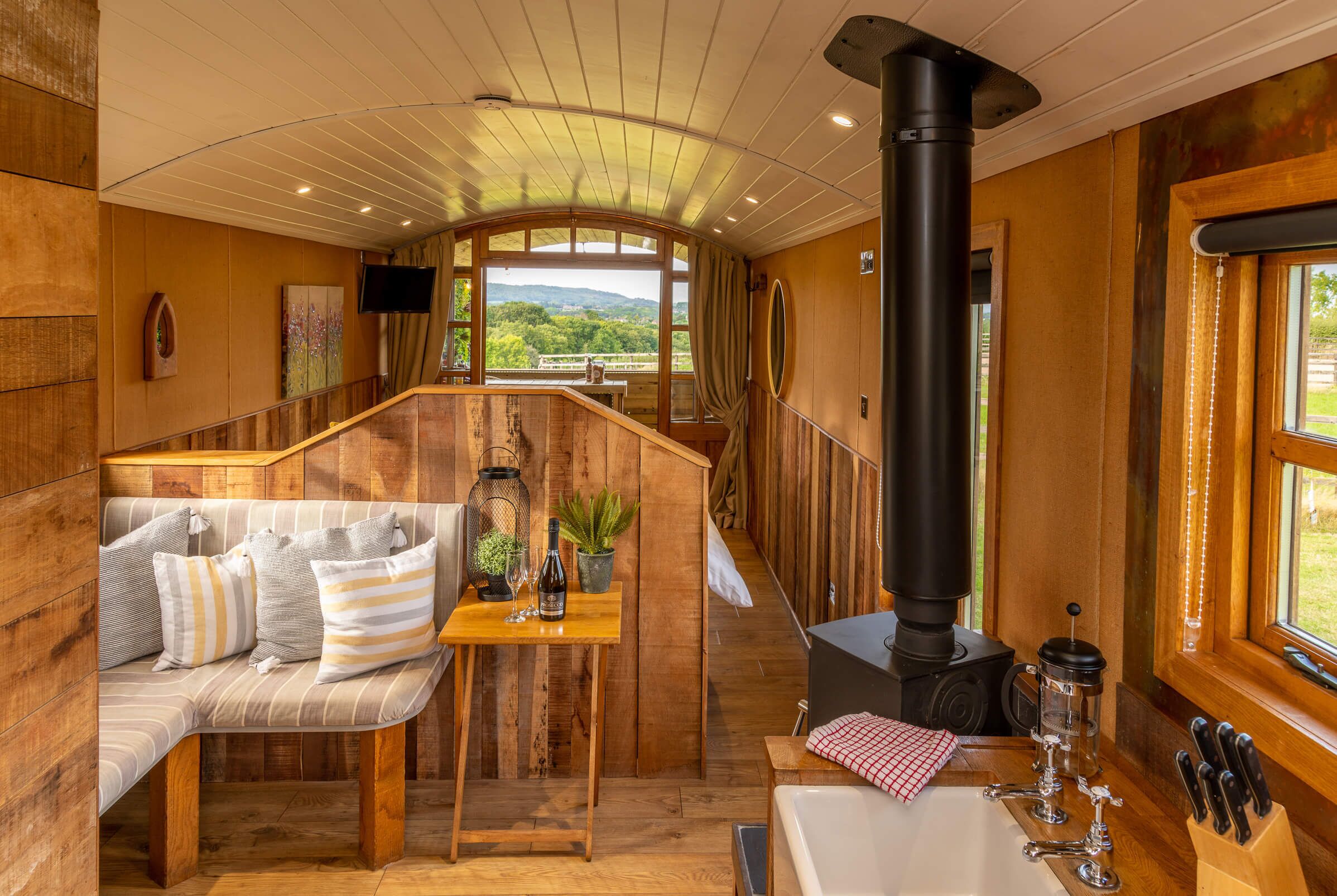 Cabin, Bathtub (Ashwood Shepherds Hut) | WiFi, bed sheets