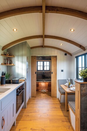 Cabana, banyera (Monkwood Shepherds Hut) | Wifi i roba de llit 