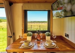 小屋 (Abberley Shepherds Hut) | 客房内用餐