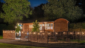Cabin, Bathtub (The Shepherds Retreat Shepherds Hut) | WiFi, bed sheets