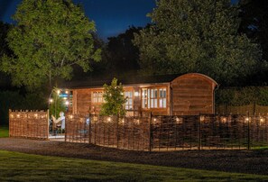 Cabana, banyera (The Shepherds Retreat Shepherds Hut) | Wifi i roba de llit 