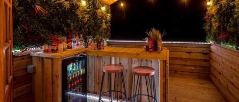 Cabin, Bathtub (Ashwood Shepherds Hut) | Terrace/patio