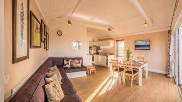 Family Cabin, Bathtub (Montana Log) | WiFi, bed sheets