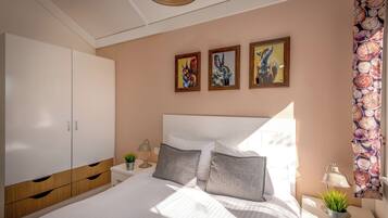 Family Cabin, Bathtub (Montana Log) | WiFi, bed sheets