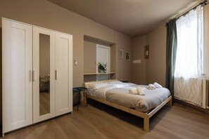 Bügeleisen/Bügelbrett, Reisekinderbett, WLAN, Bettwäsche