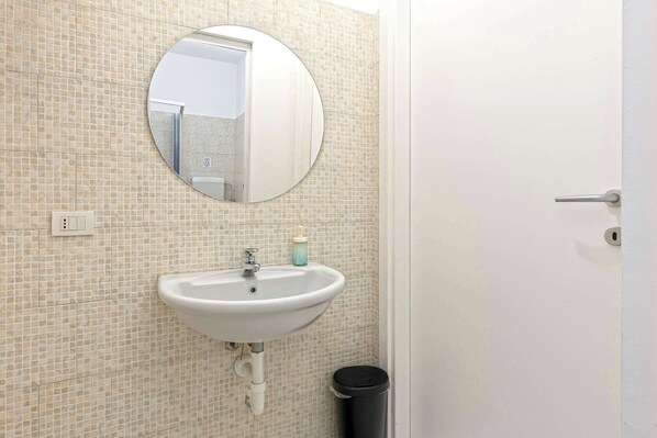 Shower, hair dryer, towels - Le Porte di Bergamo - Immobili e Soluzioni Rent (Bergamo)