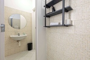 Shower, hair dryer, towels - Le Porte di Bergamo - Immobili e Soluzioni Rent (Bergamo)