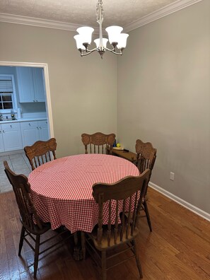 Dining - Spacious 3-bedroom townhome in Auburn with AC, heat, and large kitchen. (Auburn)