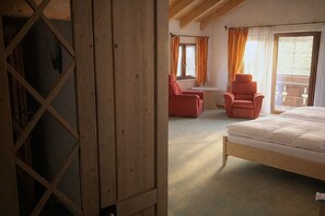 Camera Deluxe, balcone, vista montagna | Una cassaforte in camera, Wi-Fi gratuito