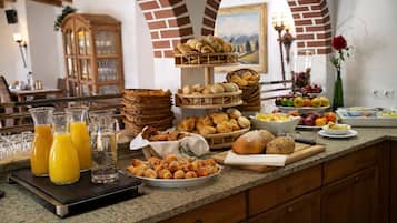 Free daily buffet breakfast
