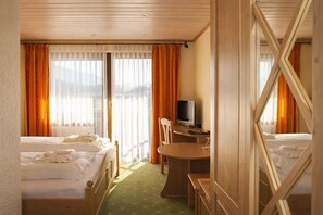 Basic Double Room, Balcony | In-room safe, free WiFi - ALPRESORT Hubertushof (Oberstaufen)