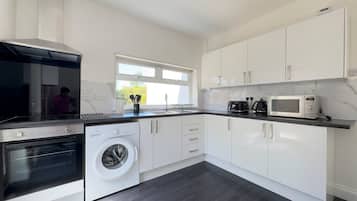 Comfort Apartment, Non Smoking, Patio | Private kitchen | Oven, electric kettle, cookware/dishes/utensils