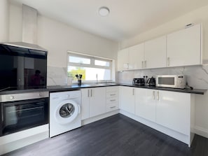 Appartement Confort, non-fumeurs, patio | Cuisine privée | Four, bouilloire électrique