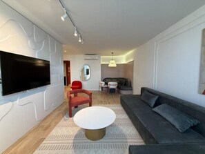 Departamento | Área de sala de estar | Televisión de pantalla plana de 32 pulgadas con canales vía satélite 