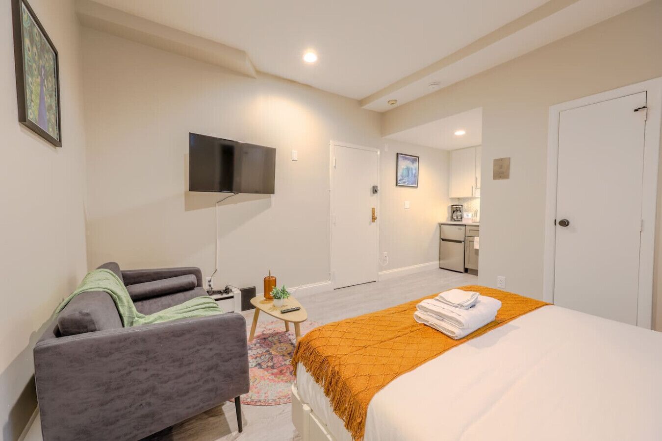 1 habitación, tabla de planchar con plancha, wifi y ropa de cama 