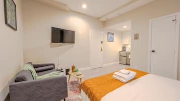 1 habitación, tabla de planchar con plancha, wifi y ropa de cama