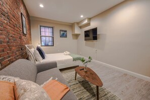 1 bedroom, iron/ironing board, WiFi, bed sheets - Modern Simple Studio | South End (Boston)