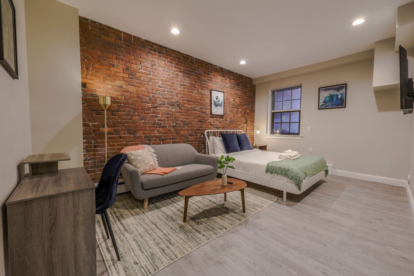 1 غرفة نوم ومكواة/لوح كي وواي فاي وملاءات أسرّة