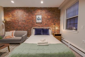 1 bedroom, iron/ironing board, WiFi, bed sheets - Modern Simple Studio | South End (Boston)