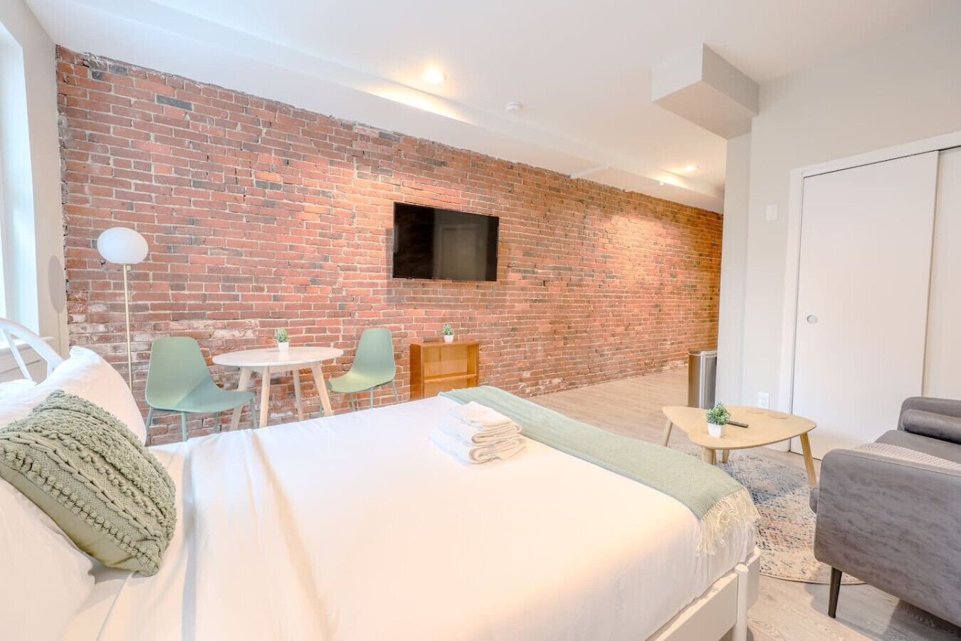 Schreibtisch, Bügeleisen/Bügelbrett, WLAN, Bettwäsche