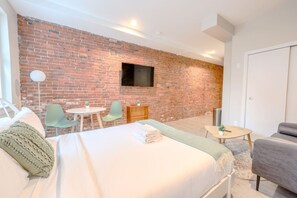 Schreibtisch, Bügeleisen/Bügelbrett, WLAN, Bettwäsche