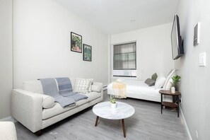 TV - Charming South End Studio Apt (Boston)