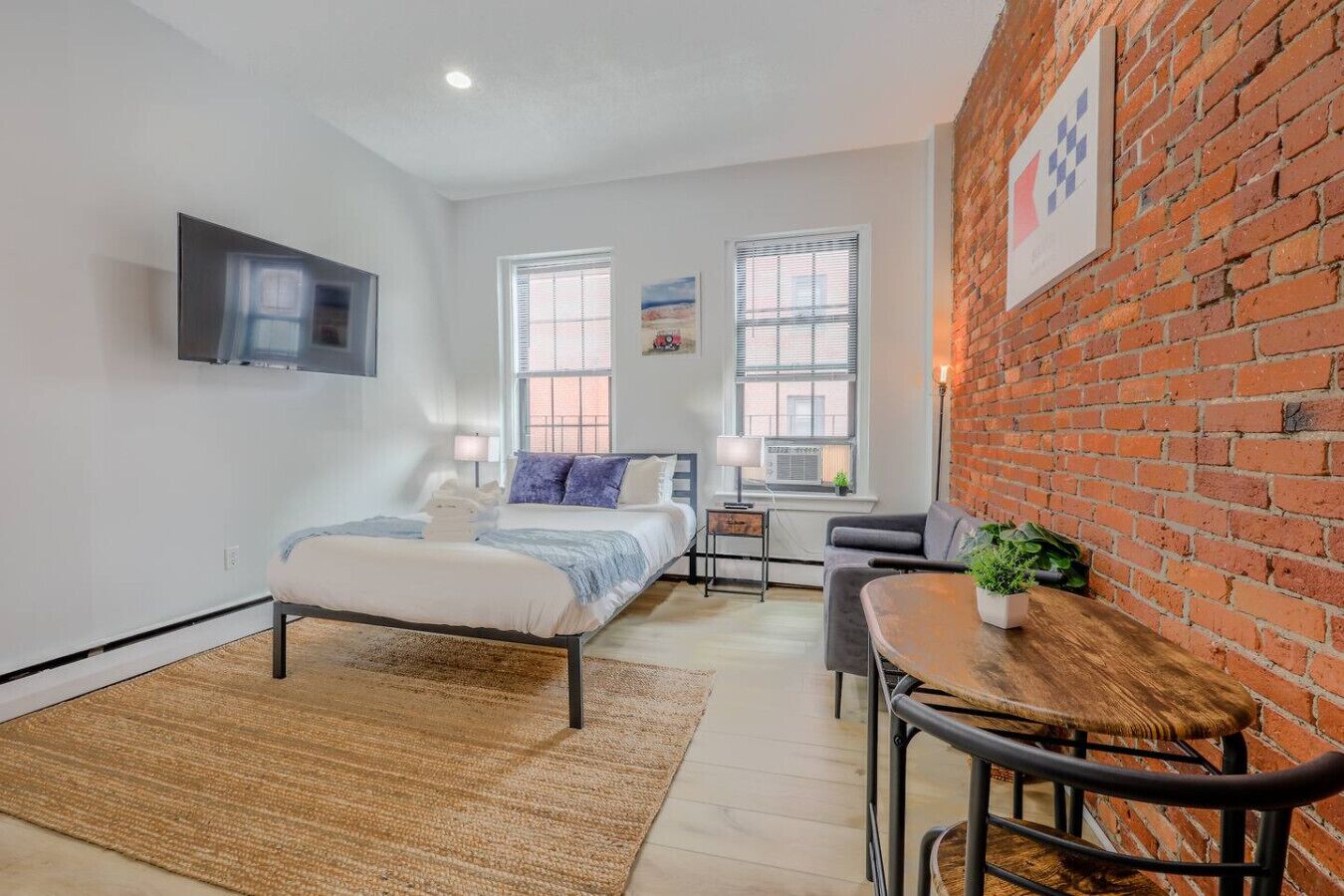 Iron/ironing board, WiFi, bed sheets