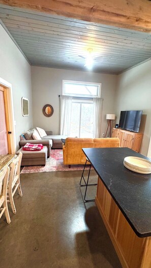 TV - Cute 2-bedroom house in Jay, perfect for a relaxing getaway. (Jay)