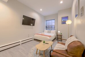 办公桌、熨斗/熨衣板、WiFi、床单