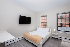 1 bedroom, iron/ironing board, WiFi - Newly Renovated w/ Exposed Brick (Boston)