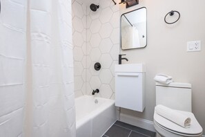 Hair dryer - Newly Renovated w/ Exposed Brick (Boston)